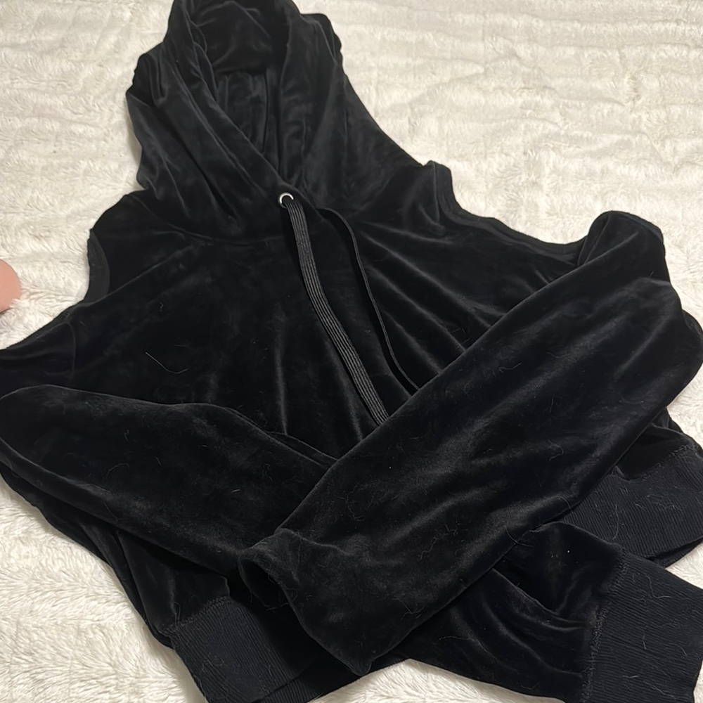 Black velvet like   Long Sleeve Crop Sweatshirt with shoulders cut out